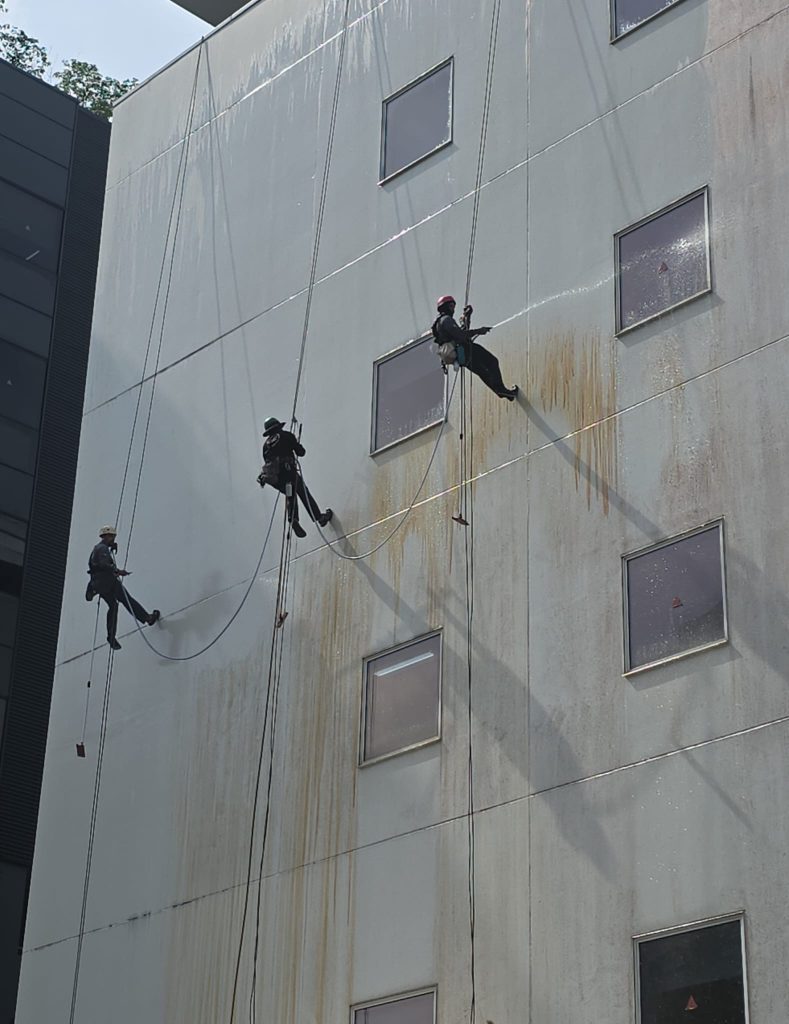 A Complete Guide to External Facade Cleaning Works in Singapore