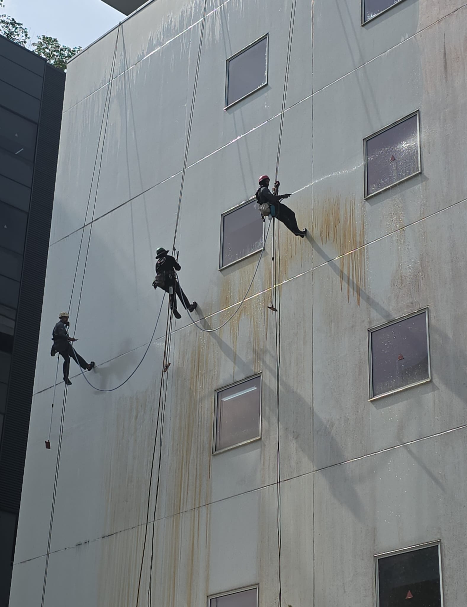 A Complete Guide to External Facade Cleaning Works in Singapore